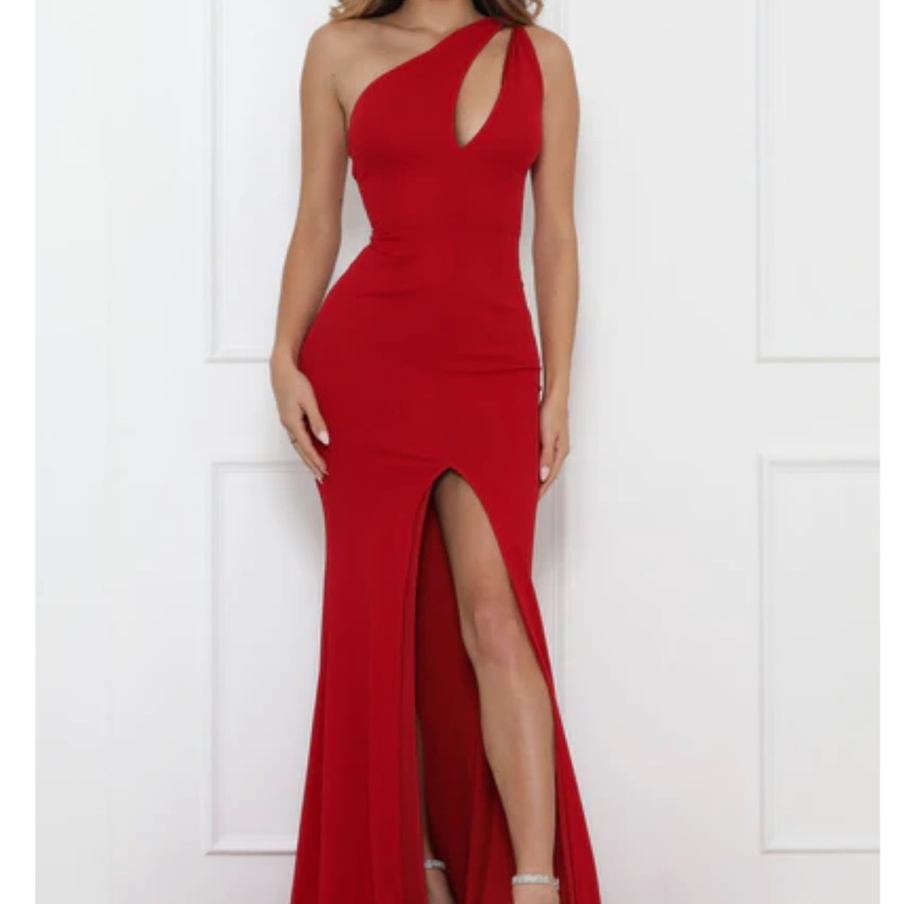 ABYSS BY ABBY RED CUT OUT GOWN WITH TRAIN SIZE M MAXI